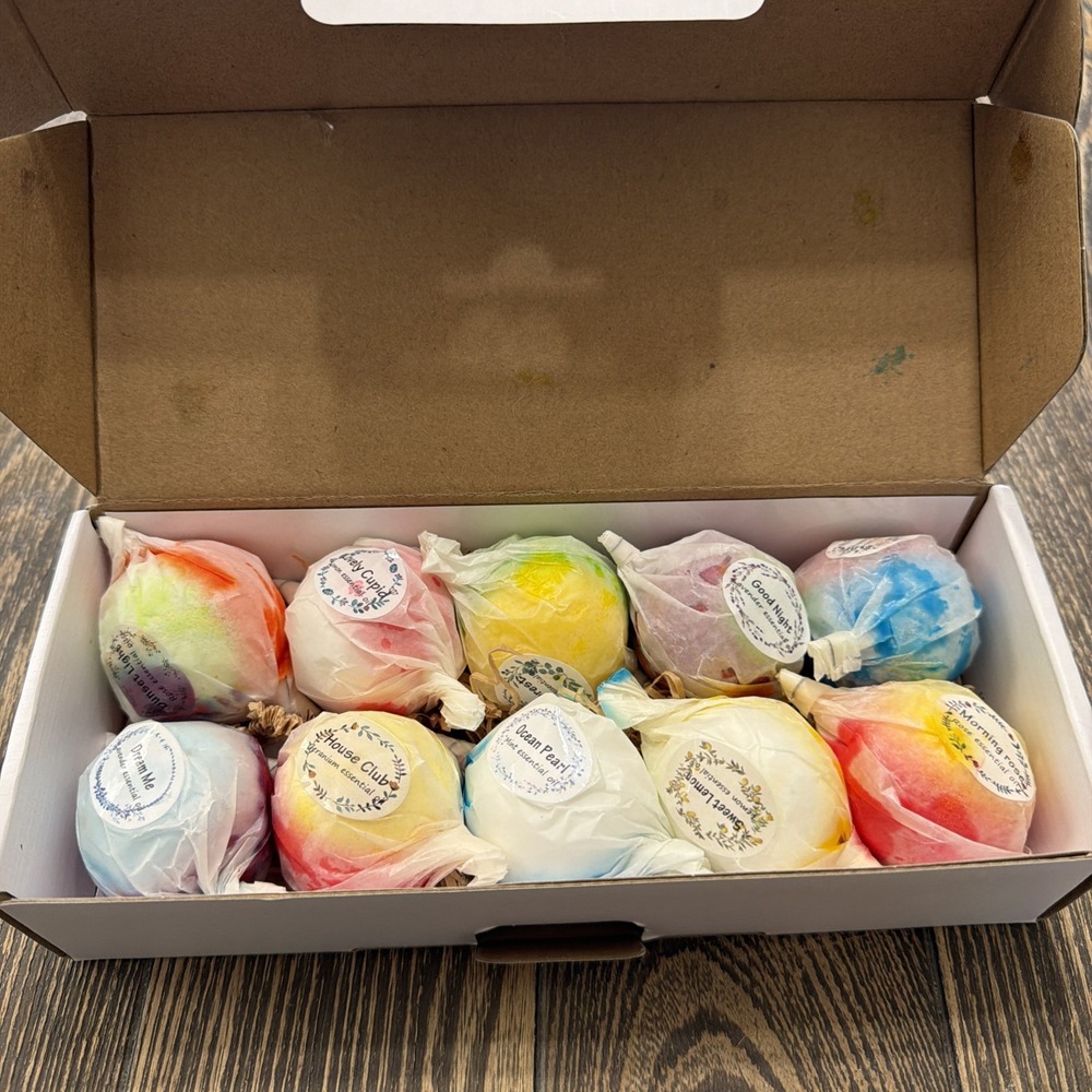 Indulge in a luxurious bath experience with this lot of 10 bath bombs Organic